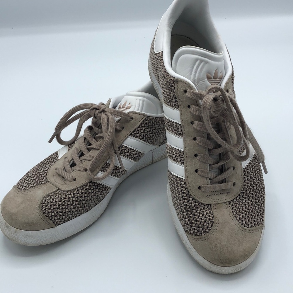 Women’s Adidas Gazelle US size 6.5